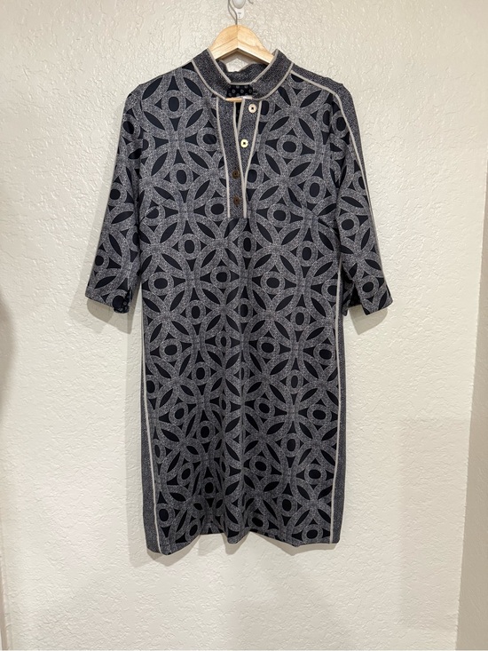 Gretchen Scott Designs Dresses & Skirts - Gretchen Scott Jersey Mandarin Dress in the "Hooplah" print. Size Large Resort